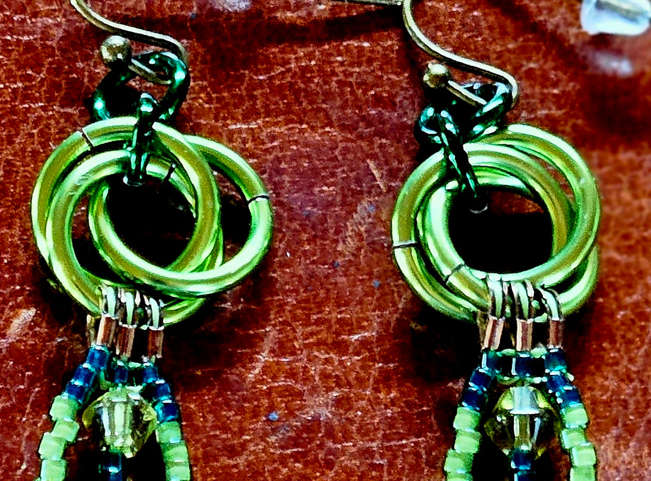 Mobius Flower Chain Maille ⛓️ with glass Japanese beads