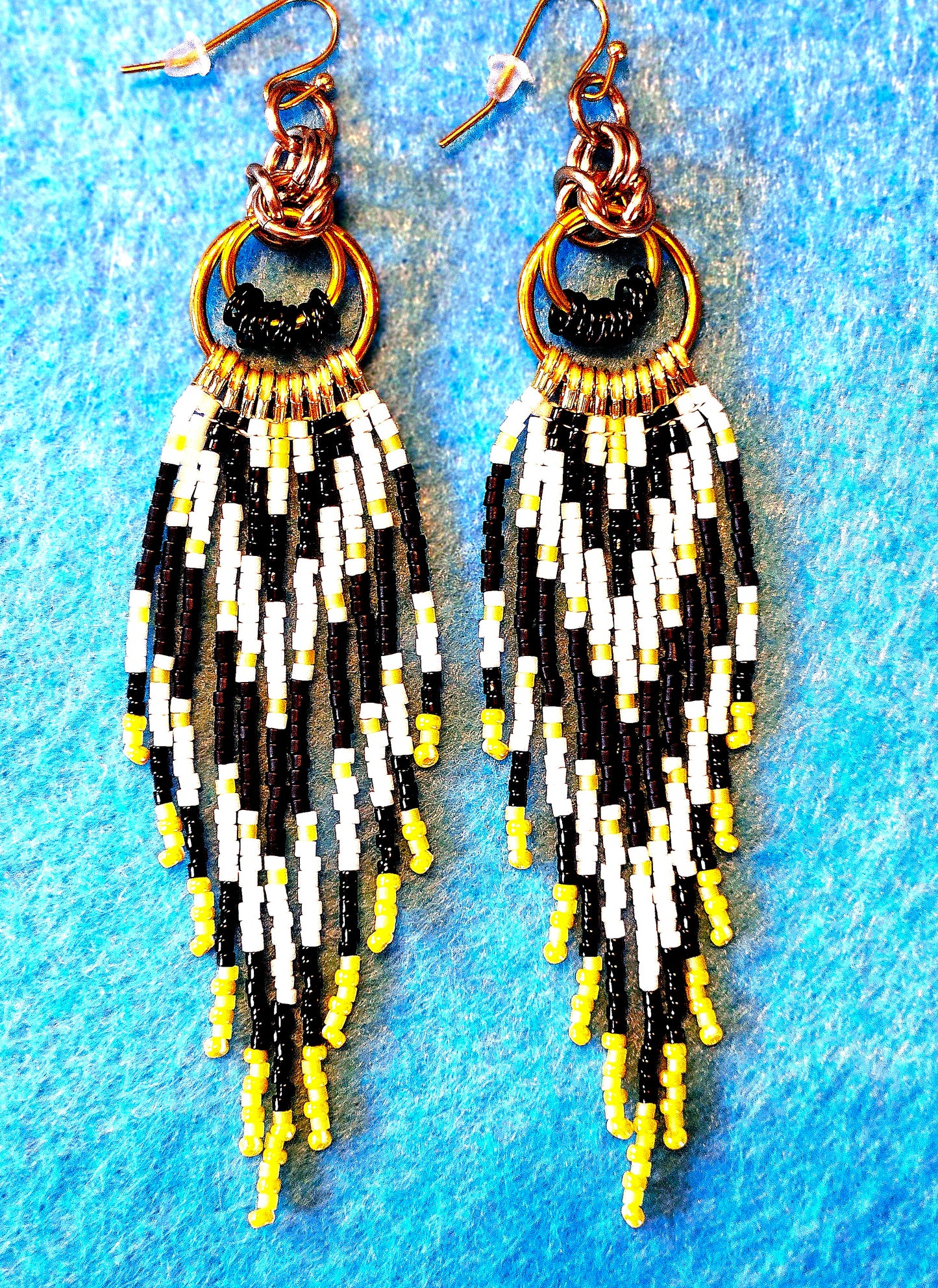 Byzantine Circle Chain Maille Earrings with glass beads in black, white, and yellow β¨οΈ π πΆ