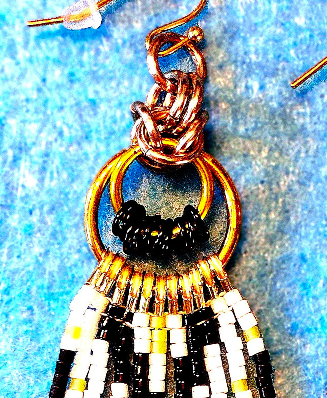 Byzantine Circle Chain Maille Earrings with glass beads in black, white, and yellow β¨οΈ π πΆ